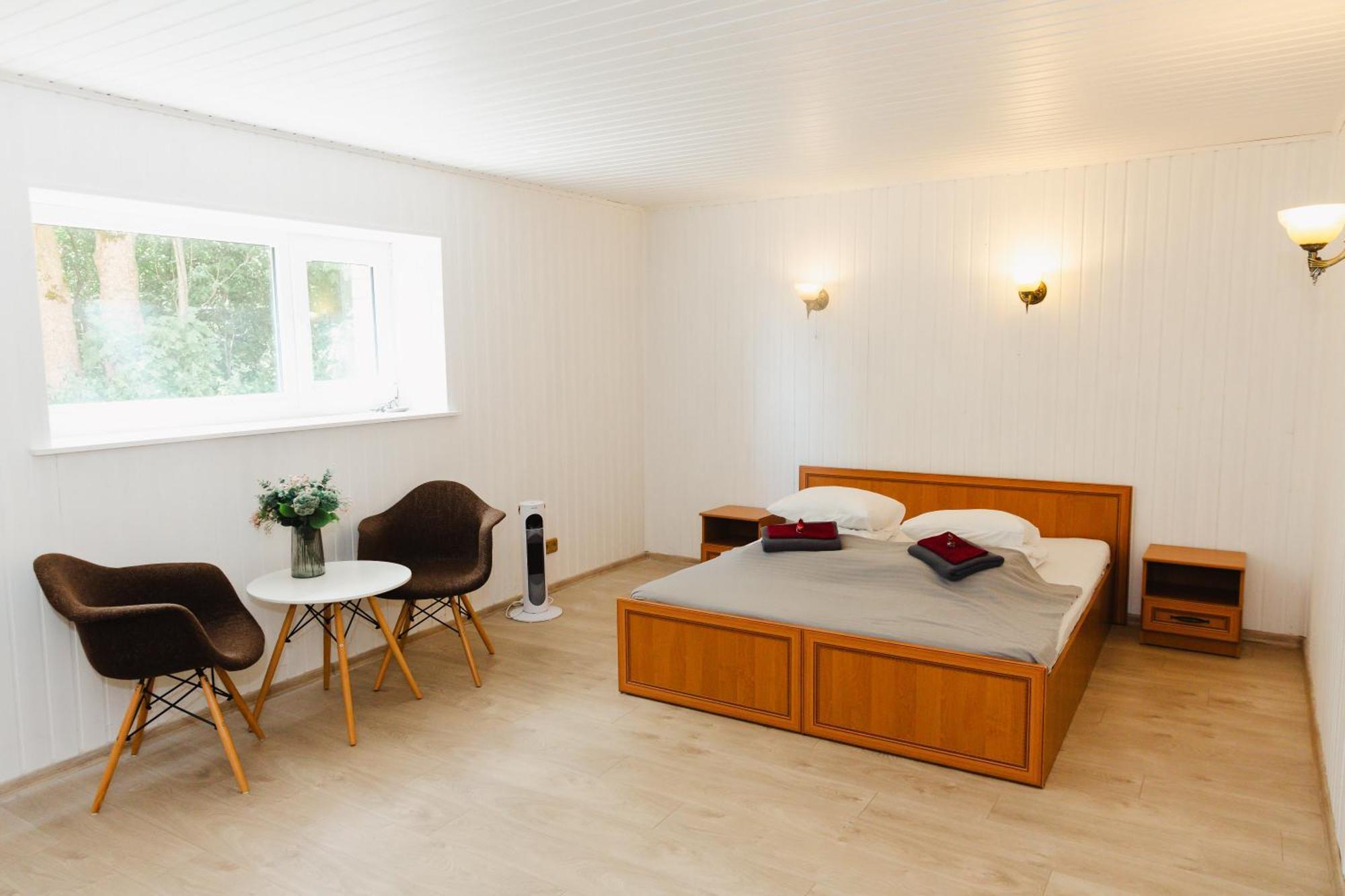Konrad Family Guesthouse Kuressaare Extérieur photo