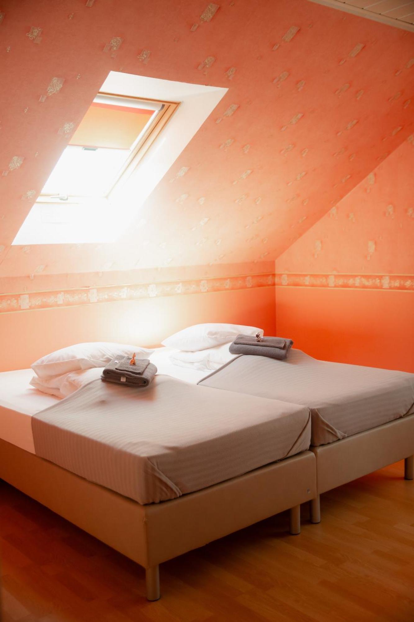 Konrad Family Guesthouse Kuressaare Extérieur photo