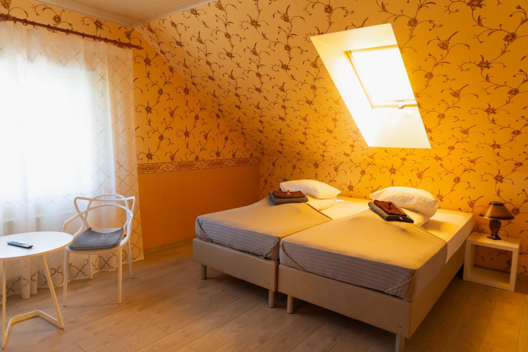 Konrad Family Guesthouse Kuressaare Extérieur photo