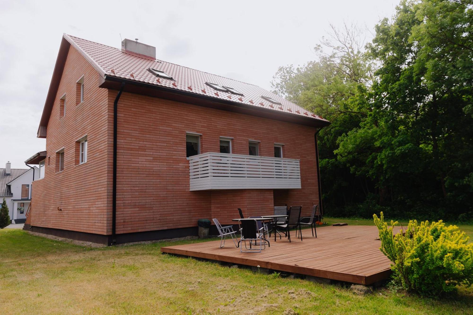 Konrad Family Guesthouse Kuressaare Extérieur photo