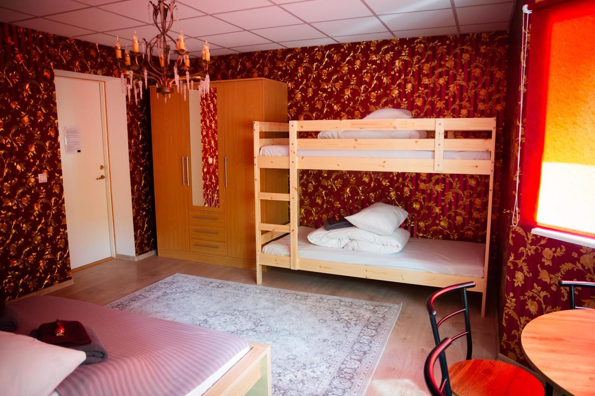 Konrad Family Guesthouse Kuressaare Extérieur photo