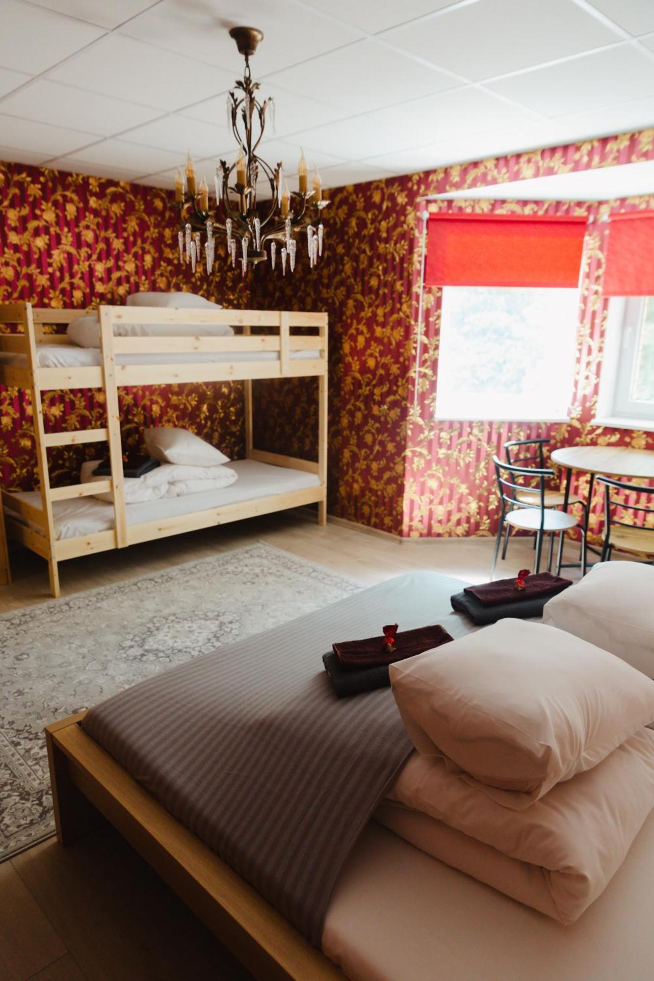 Konrad Family Guesthouse Kuressaare Extérieur photo